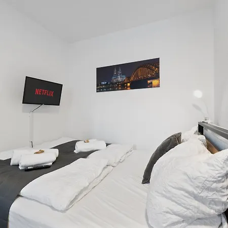 Modernes Am Rhein In Ruhiger Lage