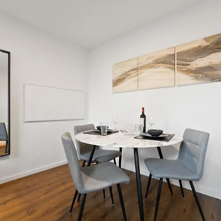 Modernes Am Rhein In Ruhiger Lage Cologne