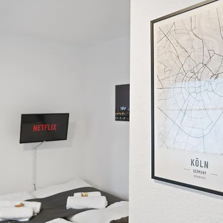 Modernes Am Rhein In Ruhiger Lage * Köln