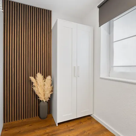 Apartment Modernes Am Rhein In Ruhiger Lage Cologne