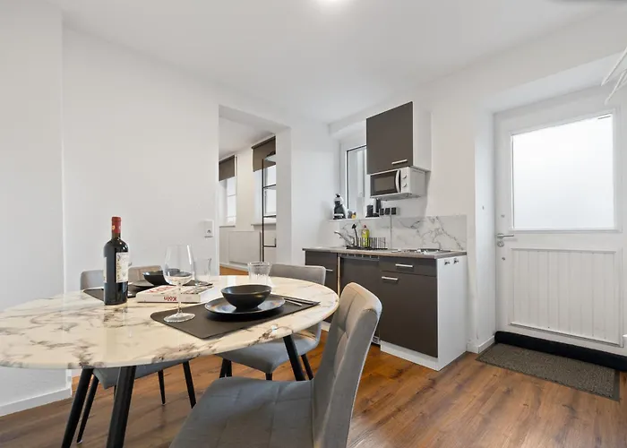 Appartement Modernes Am Rhein In Ruhiger Lage Keulen