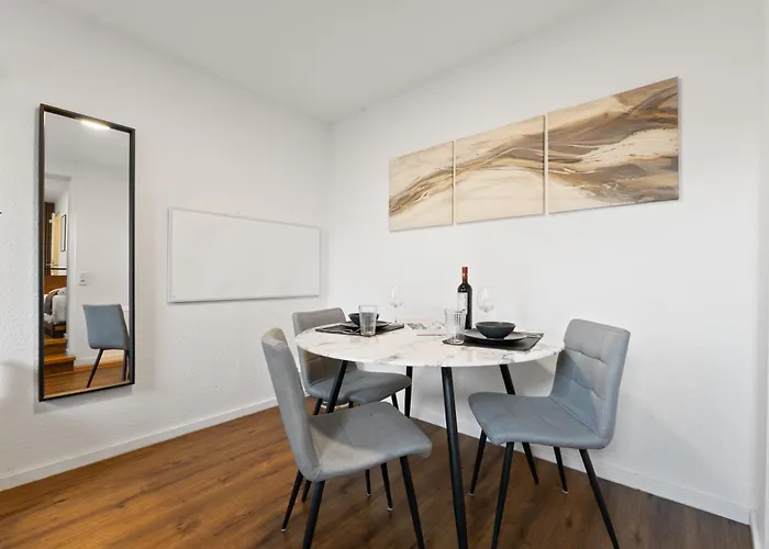 Modernes Am Rhein In Ruhiger Lage Keulen