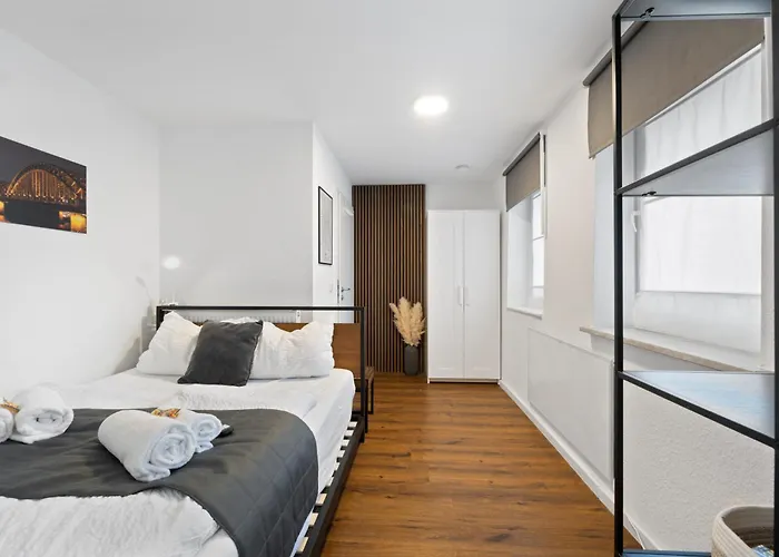 Modernes Am Rhein In Ruhiger Lage Kolonia