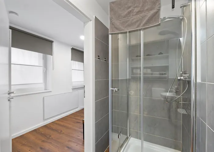 Modernes Am Rhein In Ruhiger Lage Kolonia