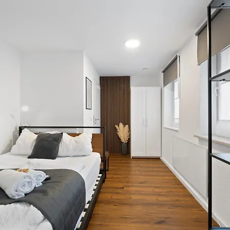 Modernes Am Rhein In Ruhiger Lage Cologne