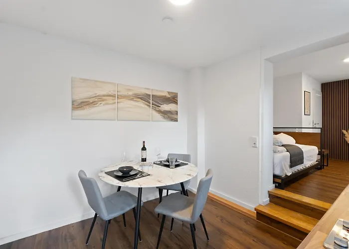 Modernes Am Rhein In Ruhiger Lage * 쾰른