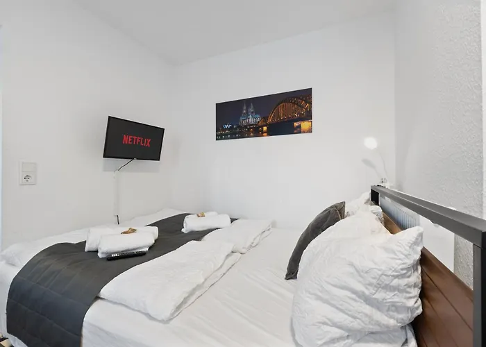 Modernes Am Rhein In Ruhiger Lage