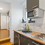 Apartamento Modernes Am Rhein In Ruhiger Lage